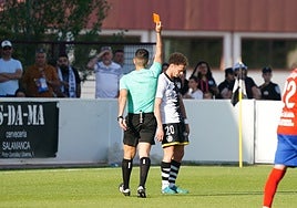 Jordi Tur completamente abatido al mostrarle Palomares Gutiérrez la roja este pasado sábado.