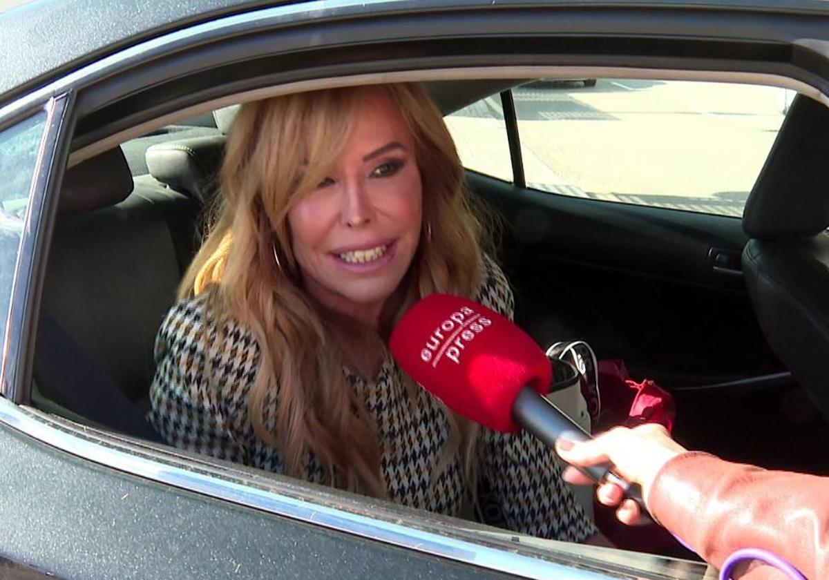 Lara Dibildos sobre Terelu Campos y Álvaro Muñoz Escassi: «Apostaría a que ha sido después de estar conmigo»