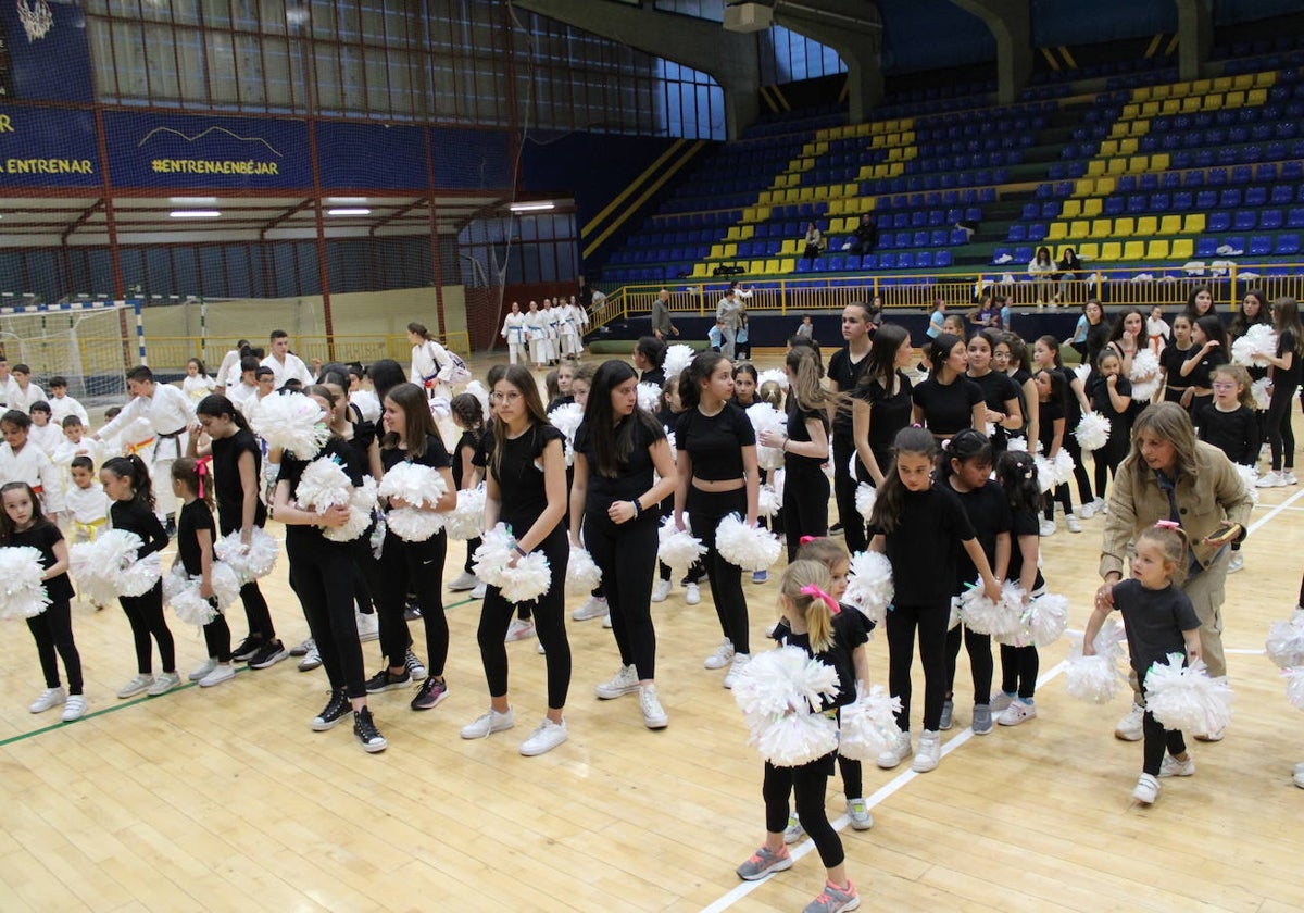 Baile y kárate en el pabellón municipal de Béjar