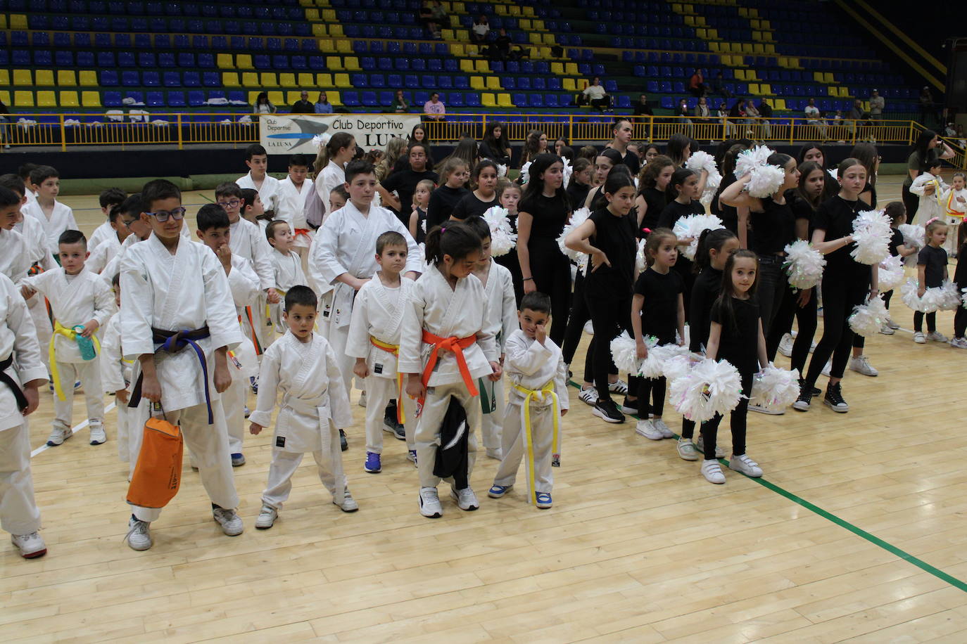 Baile y kárate en el pabellón municipal de Béjar