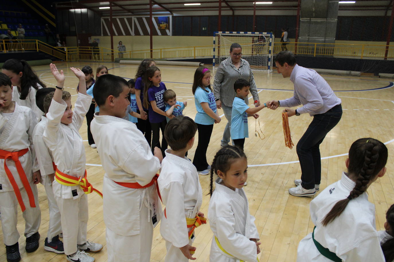 Baile y kárate en el pabellón municipal de Béjar