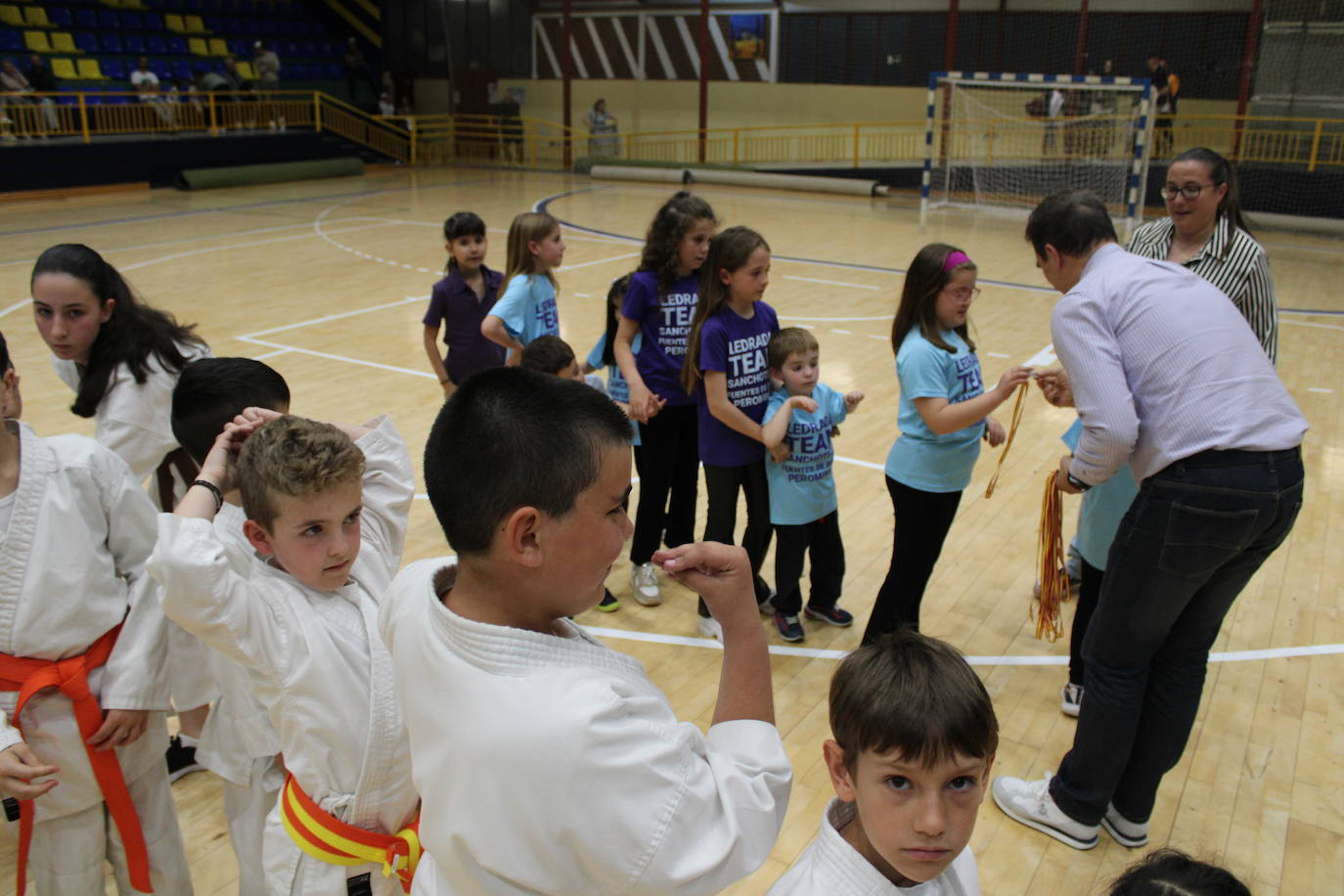 Baile y kárate en el pabellón municipal de Béjar