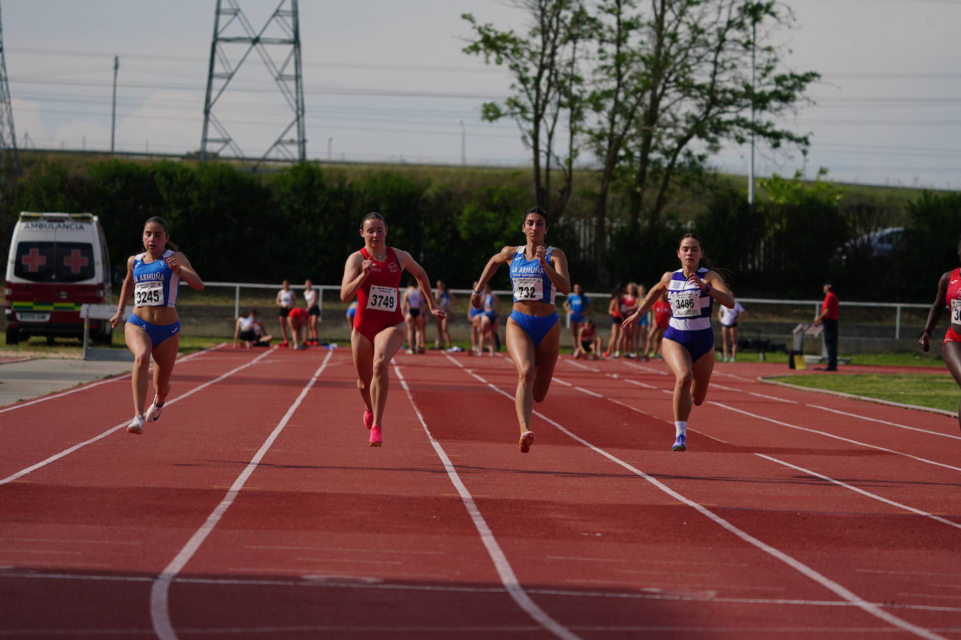 Otra gran tarde de atletismo en Las Pistas con marcas muy destacadas
