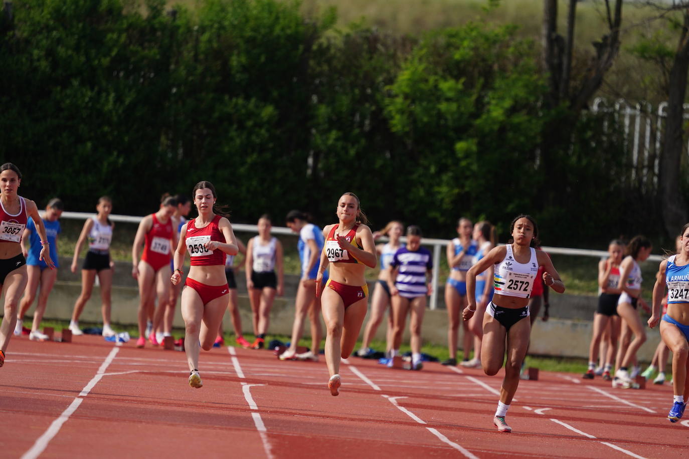 Otra gran tarde de atletismo en Las Pistas con marcas muy destacadas