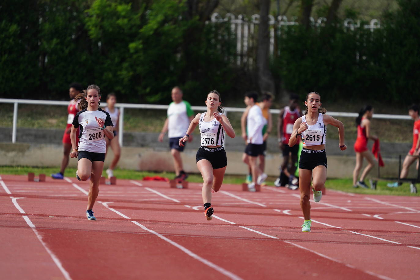 Otra gran tarde de atletismo en Las Pistas con marcas muy destacadas