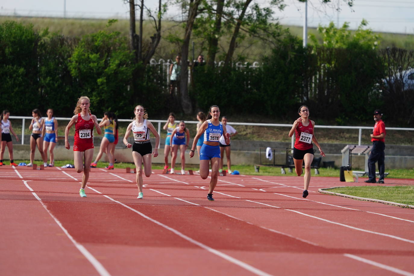 Otra gran tarde de atletismo en Las Pistas con marcas muy destacadas