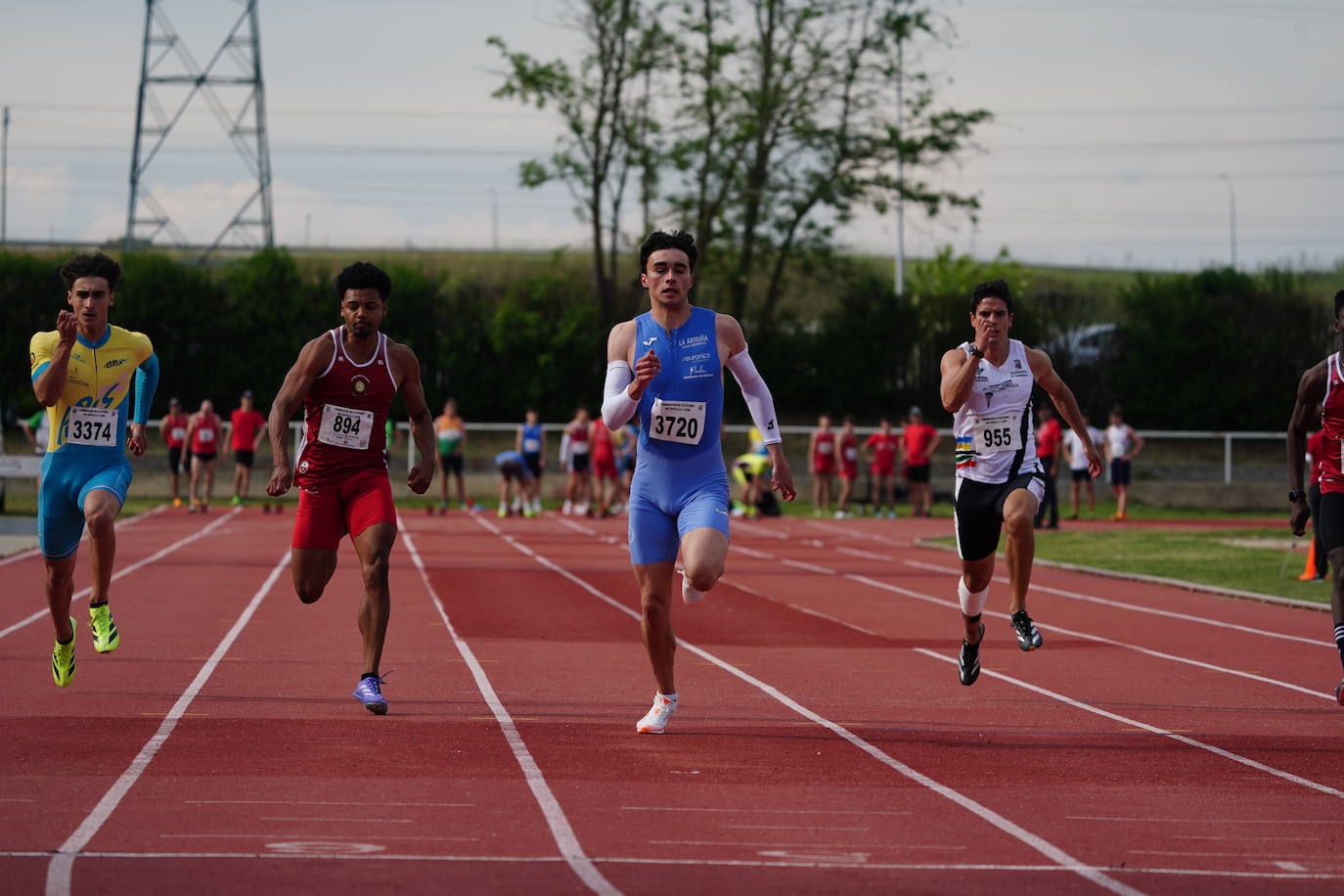 Otra gran tarde de atletismo en Las Pistas con marcas muy destacadas