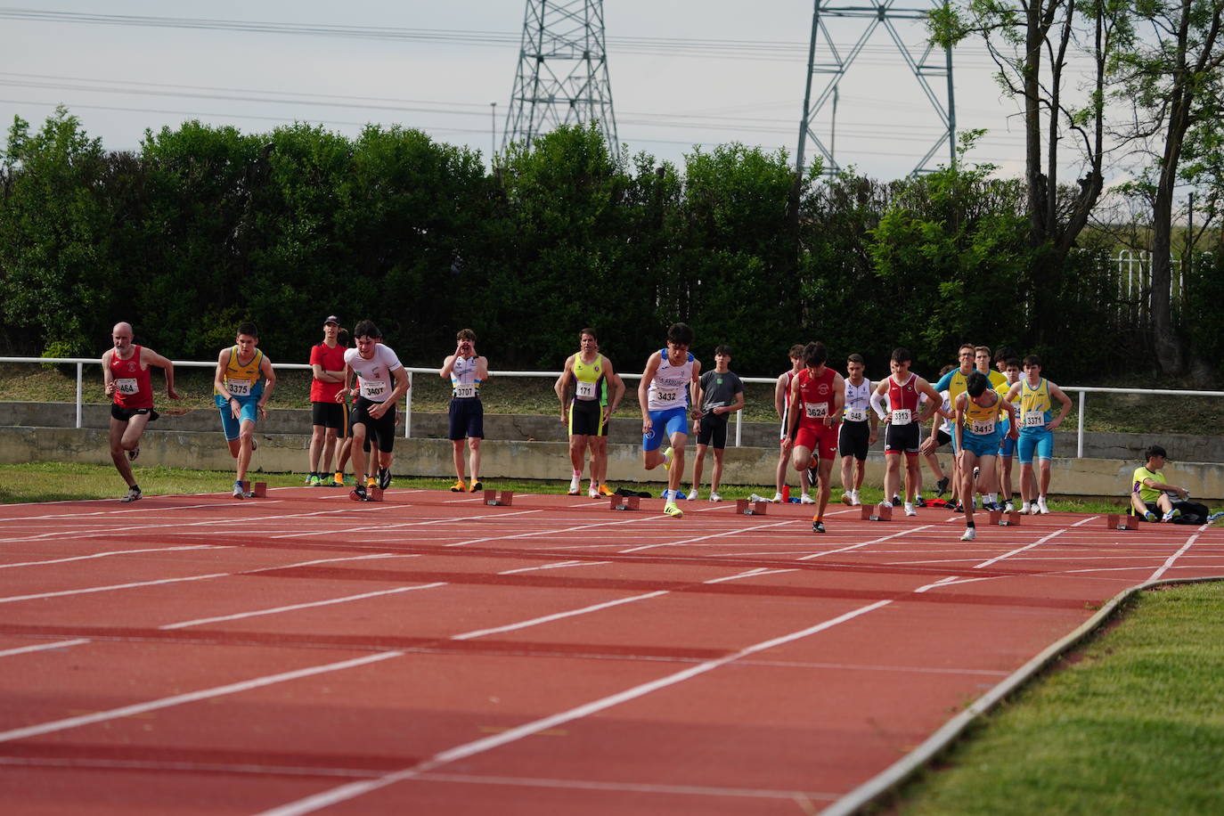 Otra gran tarde de atletismo en Las Pistas con marcas muy destacadas