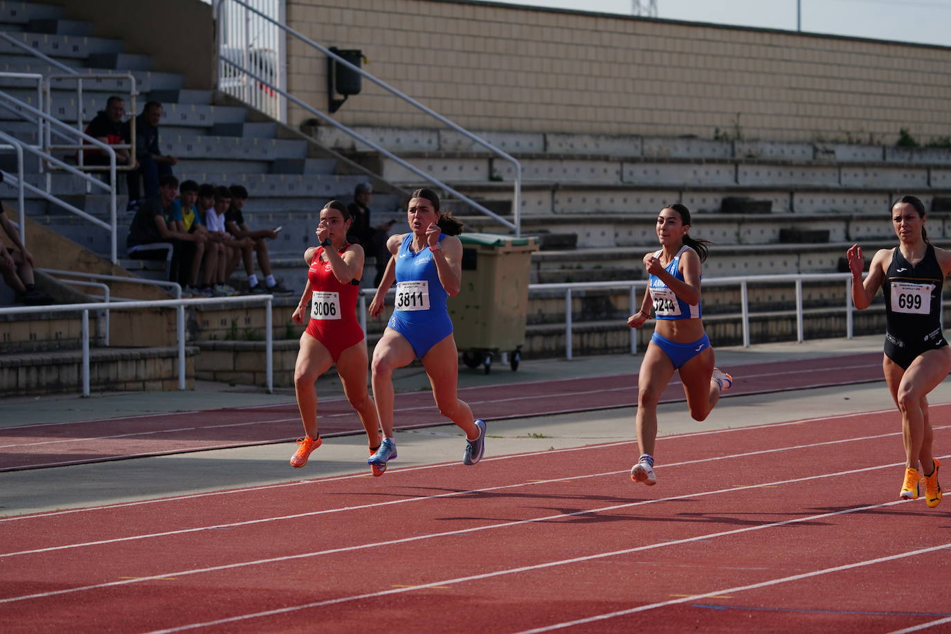 Otra gran tarde de atletismo en Las Pistas con marcas muy destacadas