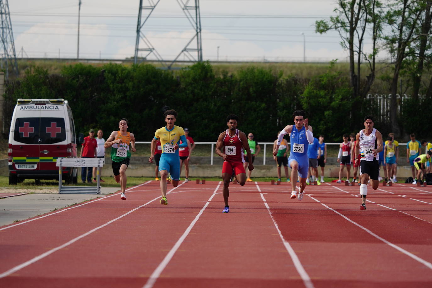 Otra gran tarde de atletismo en Las Pistas con marcas muy destacadas