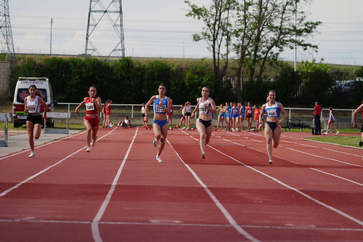 Otra gran tarde de atletismo en Las Pistas con marcas muy destacadas