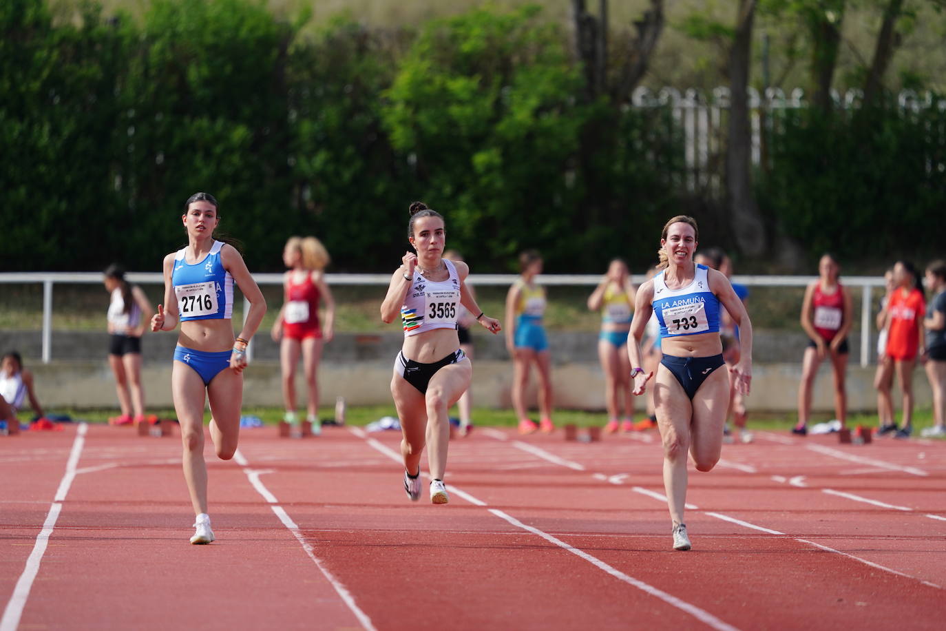 Otra gran tarde de atletismo en Las Pistas con marcas muy destacadas