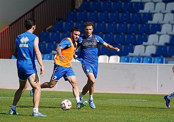Jordi Tur, junto a Jonny en el entrenamiento de este miércoles en el Reina Sofía.