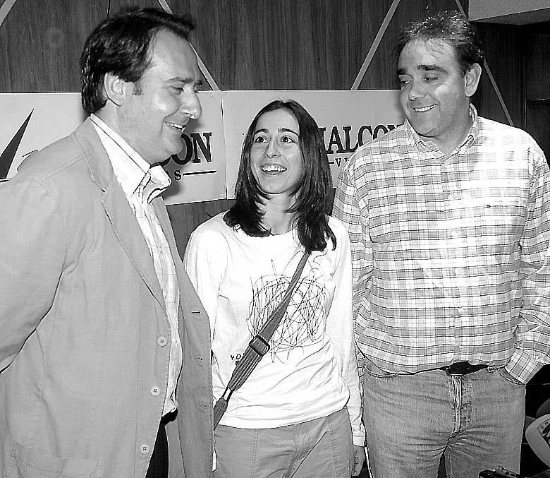 El 22 de mayo de 2006 inició su idilio con Salamanca y el Perfumerías Avenida al producirse su presentación como azulona. Ese mismo día Jorge Recio dijo de ella que «se trata del presente y el futuro del baloncesto español. Ha firmado por dos años y esperamos que ojalá puedan ser todavía más» como así fue. En la crónica de la presentación Alex G. Santana afirmaba que »ha sido un gran acierto de los dirigentes salmantinos, puesto que se trata de la base española con mayor proyección. Ha sido internacional en todas las categorías y esta campaña ha sido la mejor base española«. 