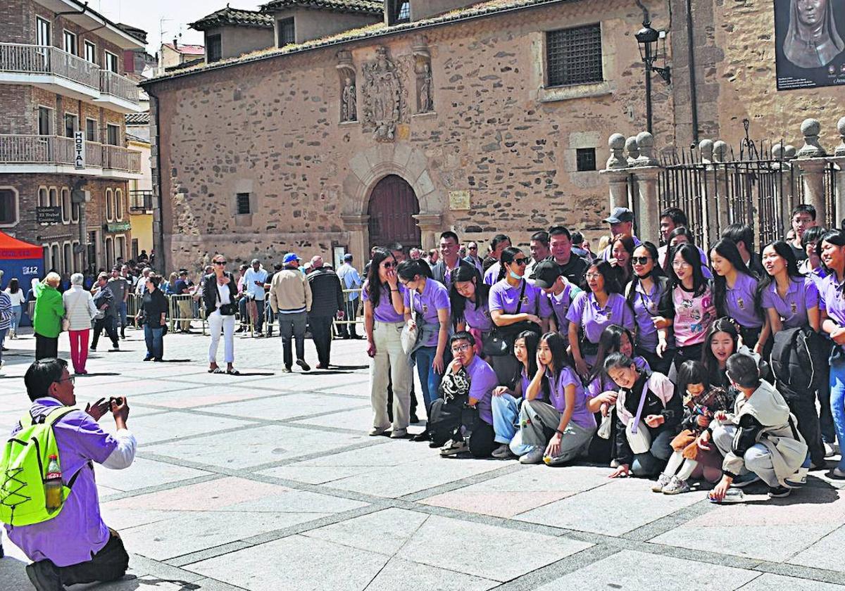 «Hemos estado en el Hospital y no podíamos irnos sin mostrarle nuestro agradecimiento»