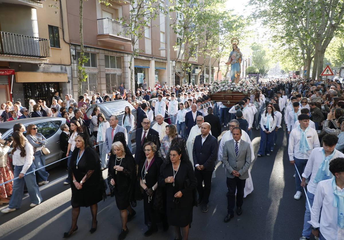 30 años de María Auxiliadora a hombros por las calles de Salamanca