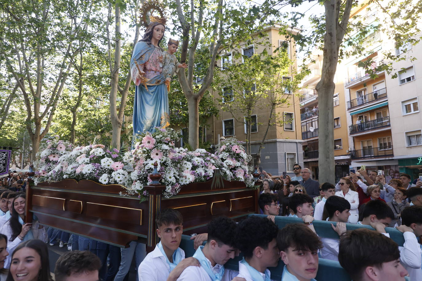 30 años de María Auxiliadora a hombros por las calles de Salamanca