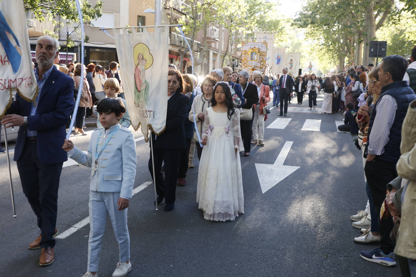 30 años de María Auxiliadora a hombros por las calles de Salamanca