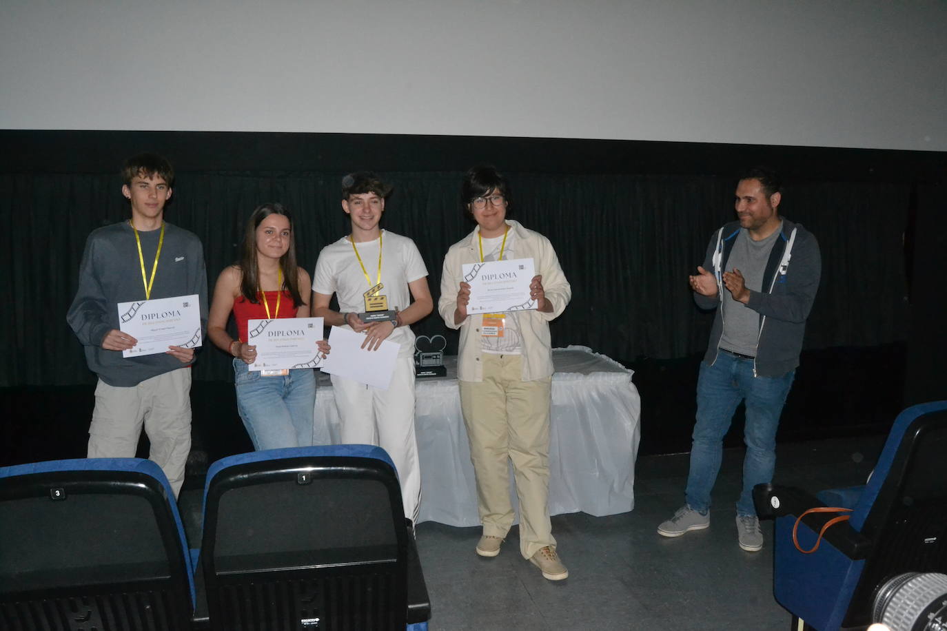 Jóvenes y mayores muestran su talento creativo gracias a Faricine