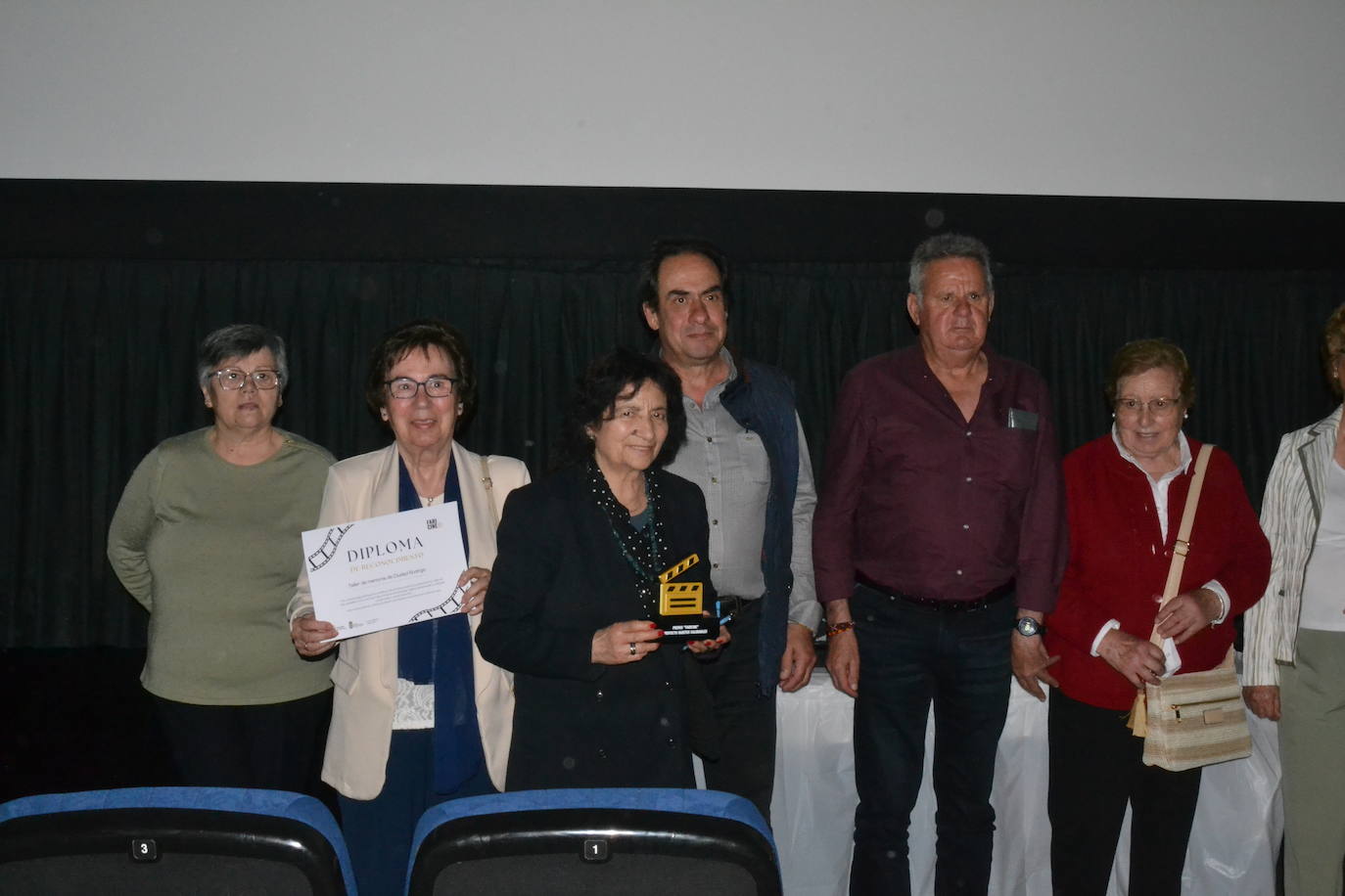 Jóvenes y mayores muestran su talento creativo gracias a Faricine