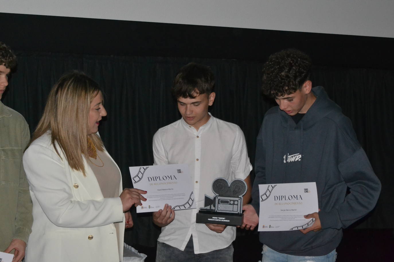 Jóvenes y mayores muestran su talento creativo gracias a Faricine