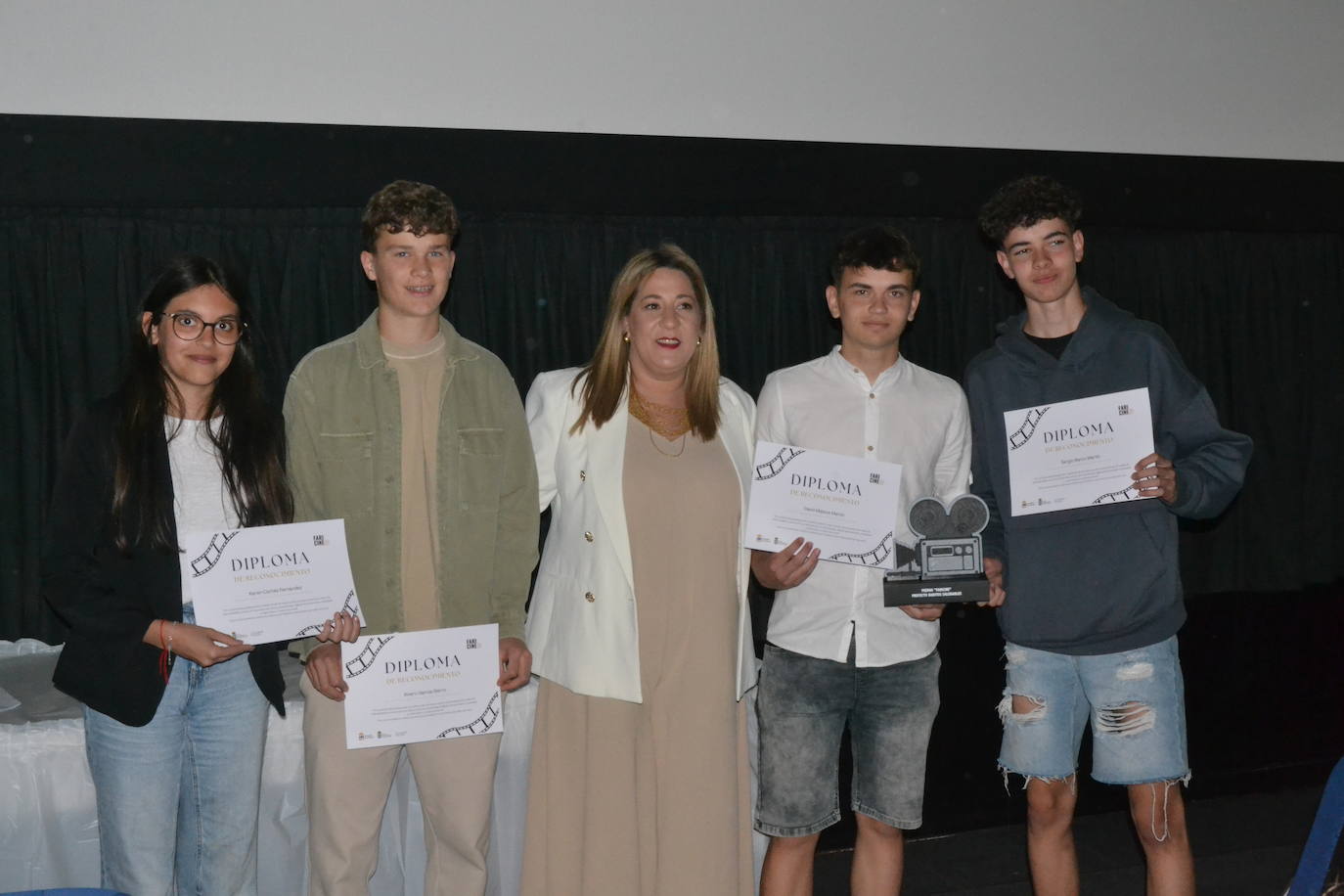 Jóvenes y mayores muestran su talento creativo gracias a Faricine