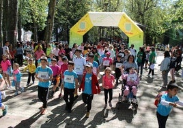 La salida de los andarines congregó a numerosos participantes