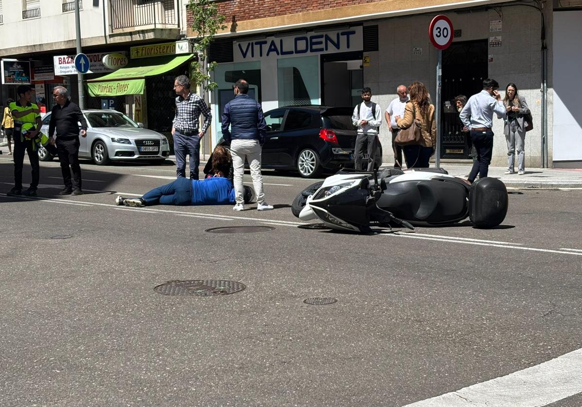 Un motorista herido tras colisionar con un turismo en la avenida Villamayor