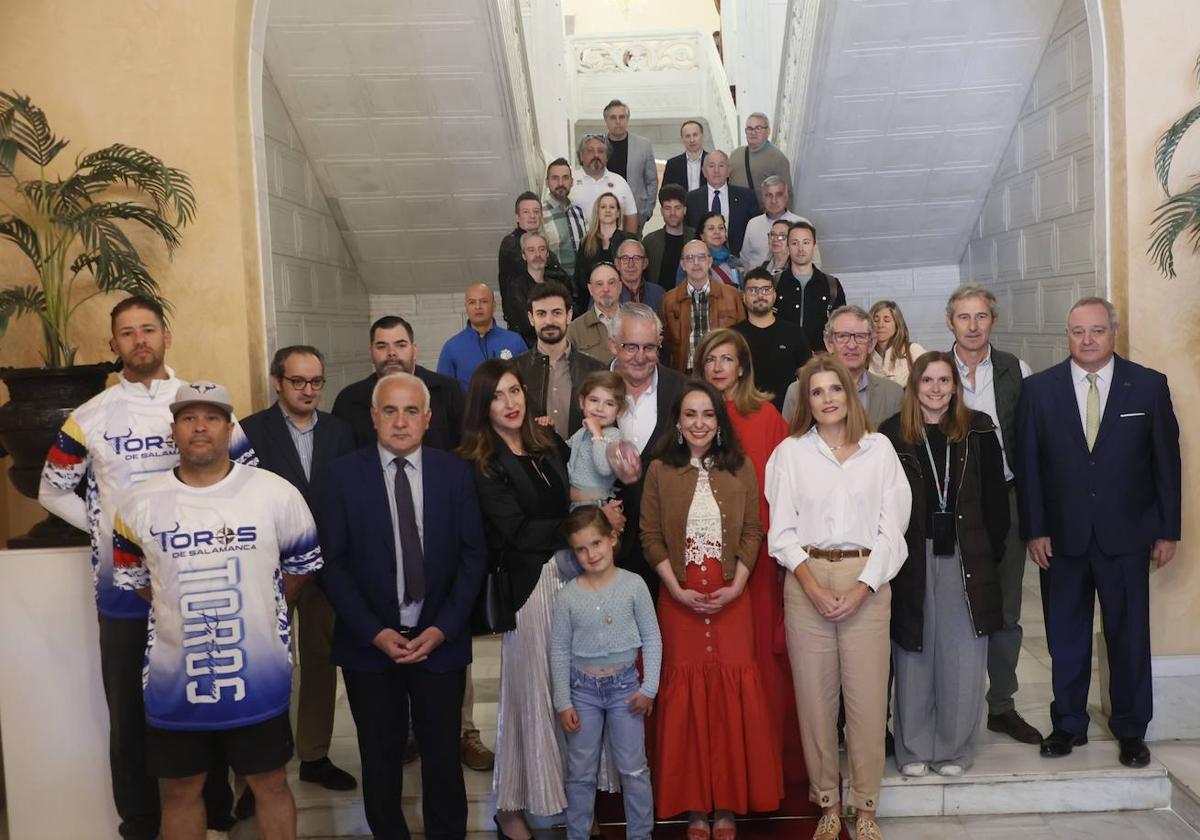 Foto de familia de la presentación de San Juan de Sahagún.
