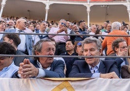 El Niño de la Capea junto a Feijóo en la plaza de Las Ventas.