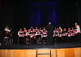 Encuentro de corales en el Teatro Nuevo.