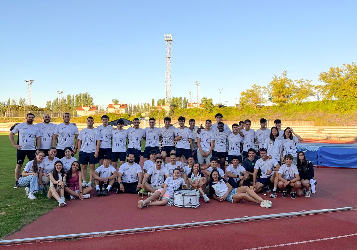 Imagen principal - El Atlético Salamanca vuelve a ganar en Las Pistas y luchará con todo por el ascenso