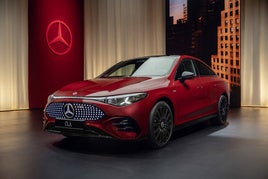 El nuevo CLA destaca por su silueta aerodinámica y su característica 'nariz de tiburón'.