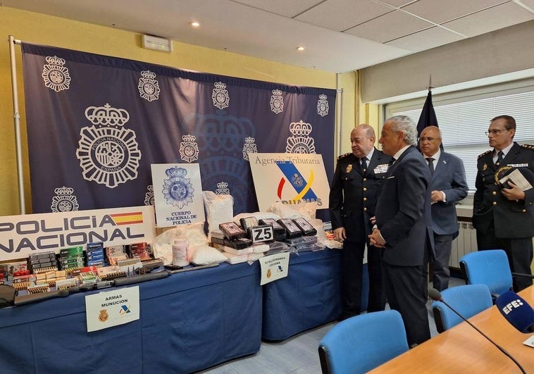 Parte del material incautado en la operación.