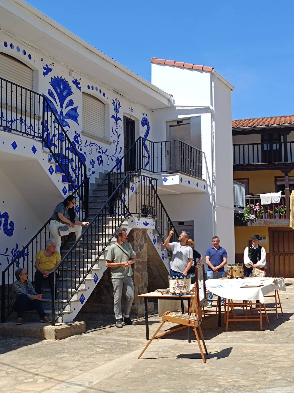El equilibrio entre hilos y pinturas se une en Garcibuey