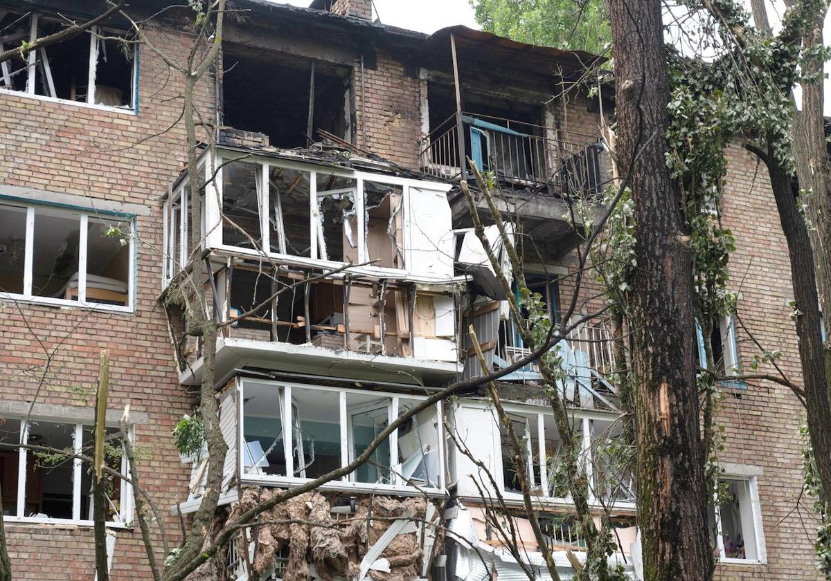 Al menos 12 muertos y una veintena de heridos en un ataque ruso a gran escala sobre Kiev y otras ciudades