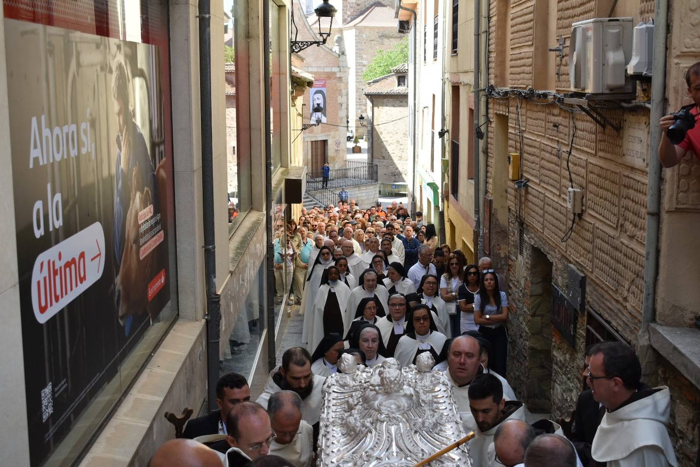 El traslado de la urna de Santa Teresa, en imágenes