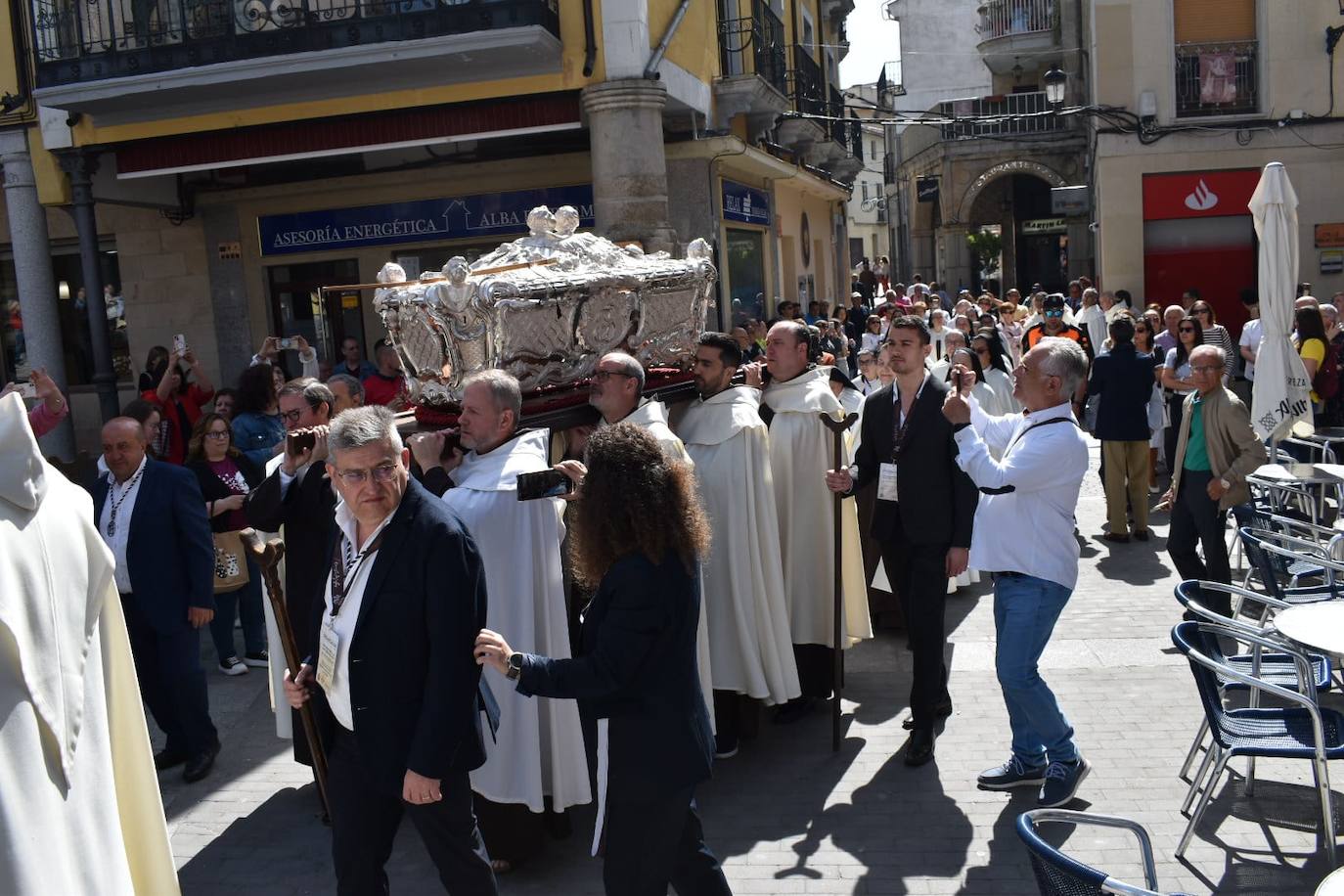 El traslado de la urna de Santa Teresa, en imágenes