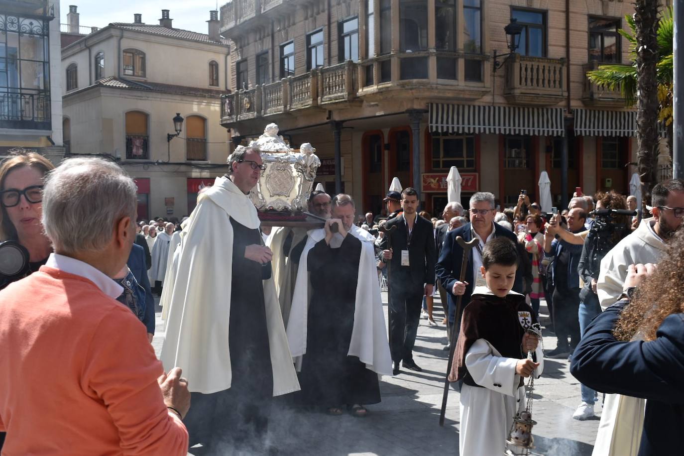 El traslado de la urna de Santa Teresa, en imágenes