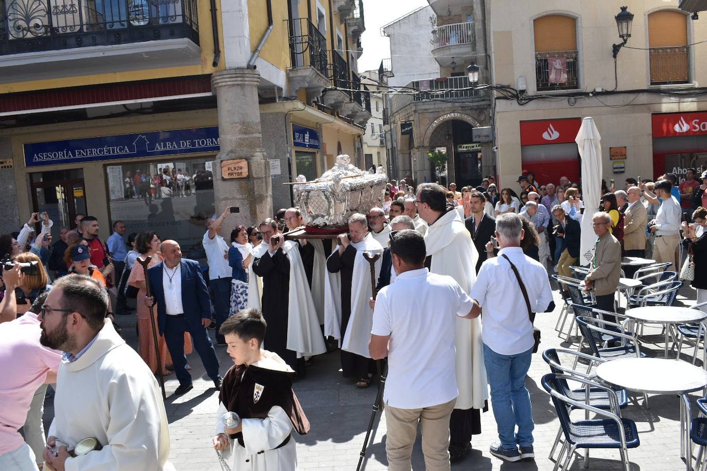 El traslado de la urna de Santa Teresa, en imágenes