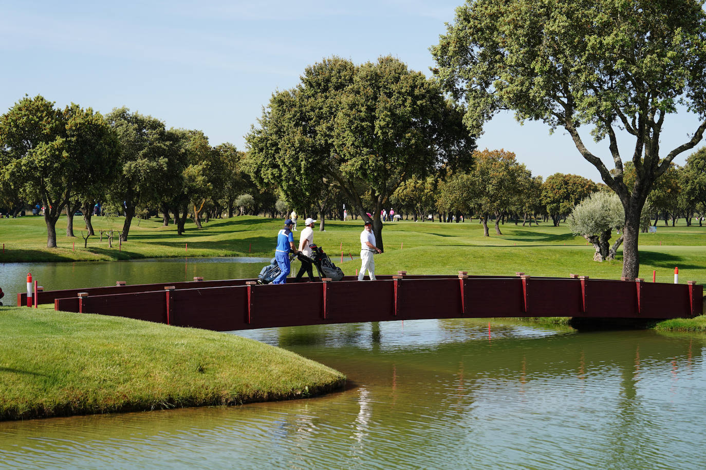 Profesionales y aficionados se lucen en La Valmuza Golf