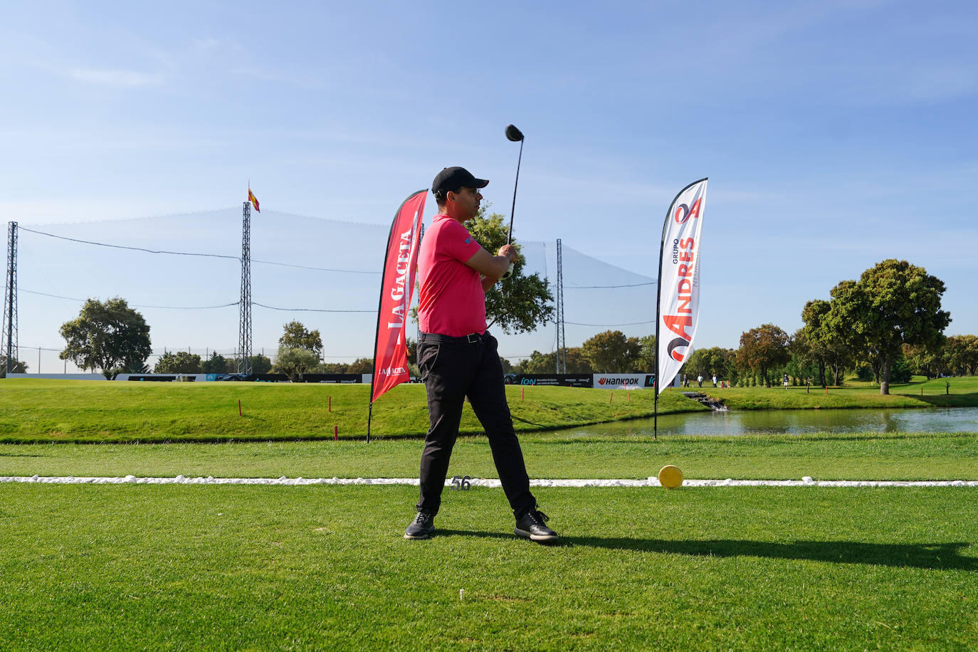 Profesionales y aficionados se lucen en La Valmuza Golf