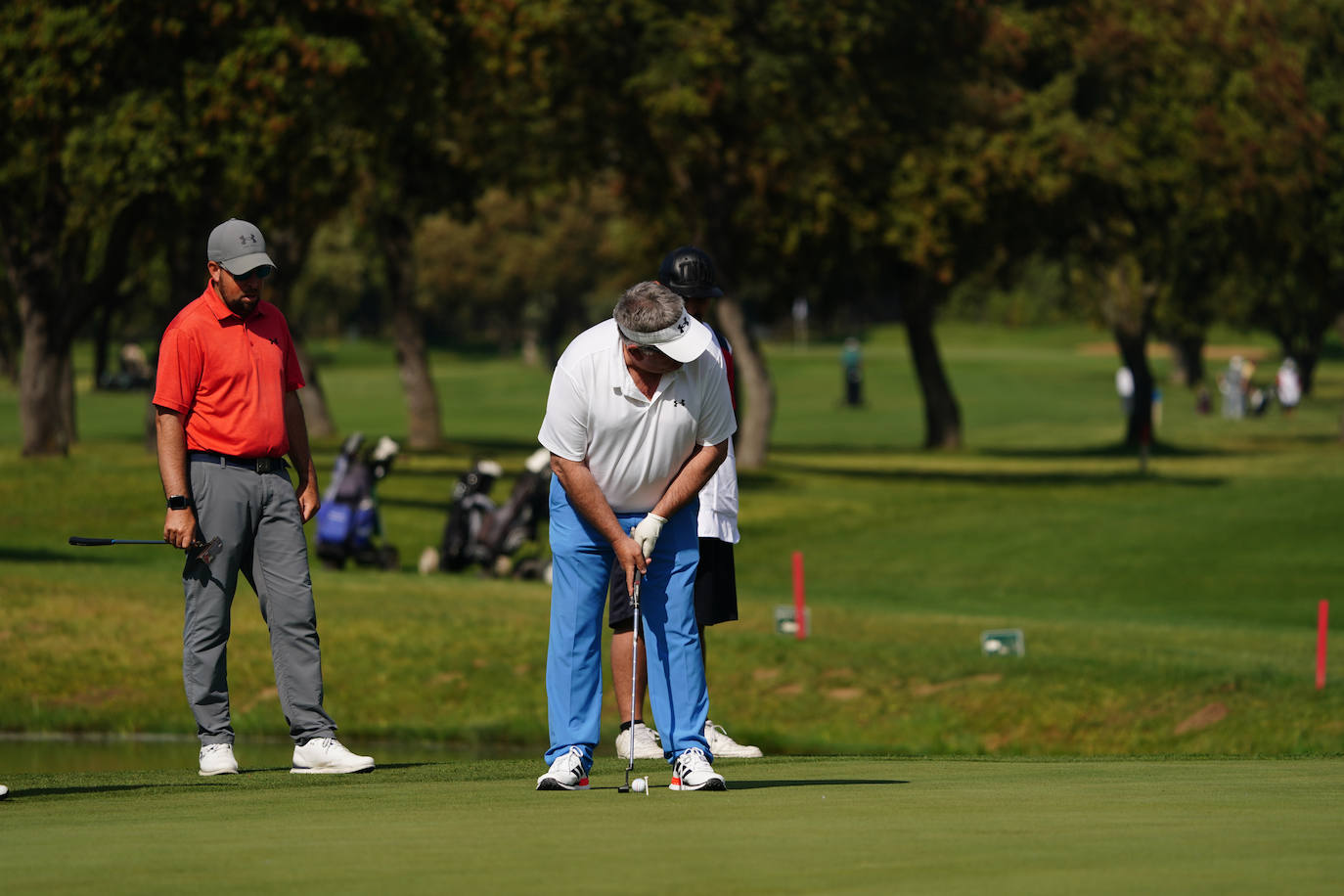 Profesionales y aficionados se lucen en La Valmuza Golf