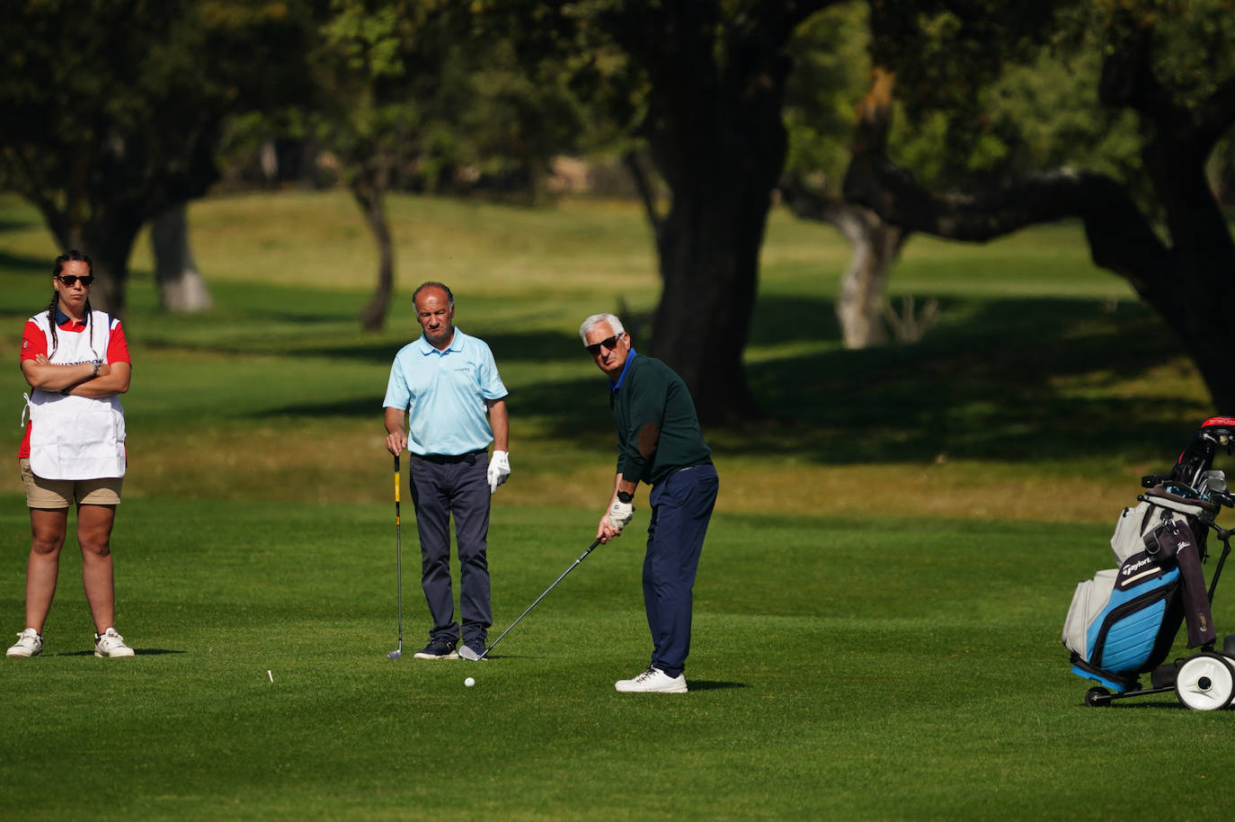 Profesionales y aficionados se lucen en La Valmuza Golf