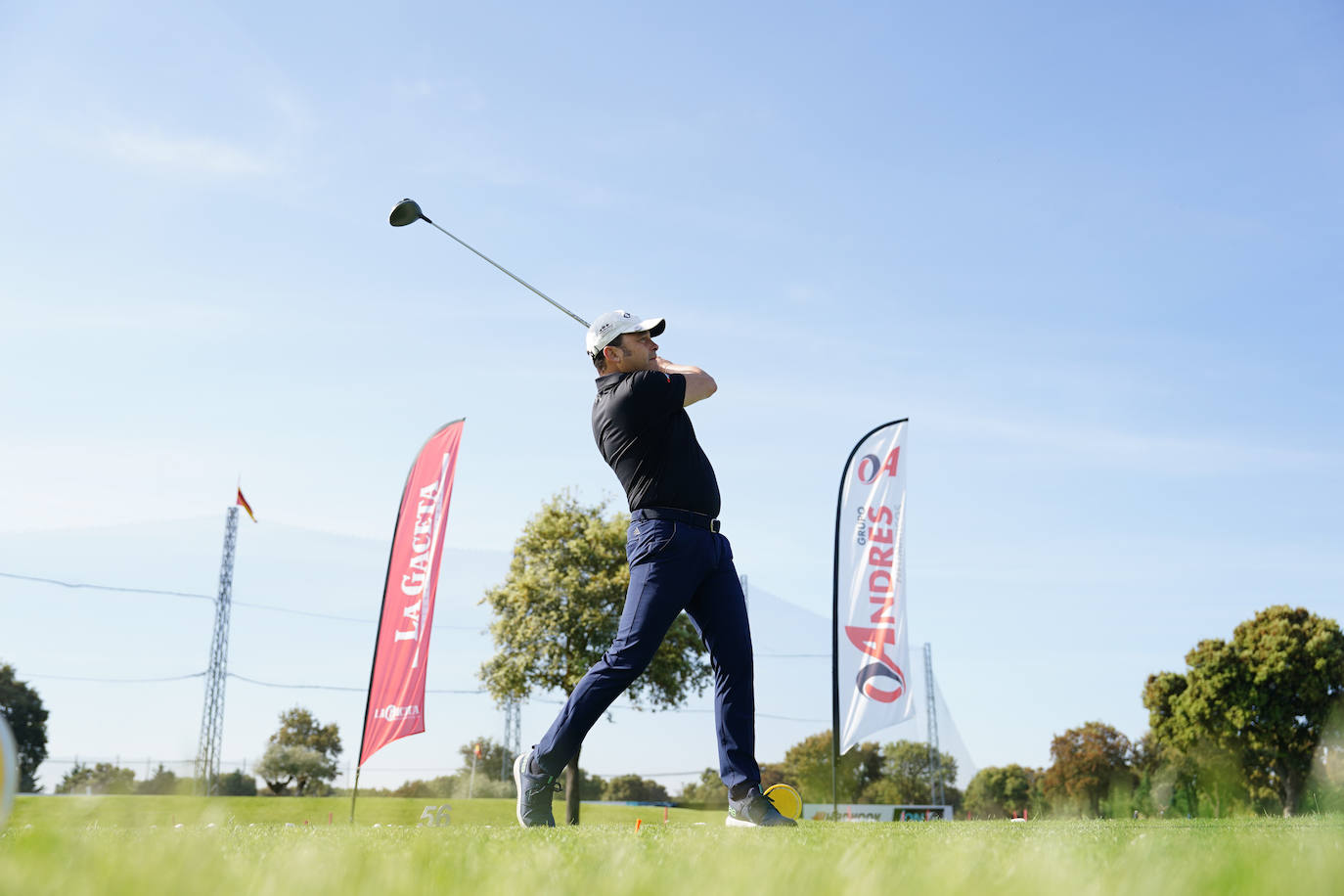 Profesionales y aficionados se lucen en La Valmuza Golf