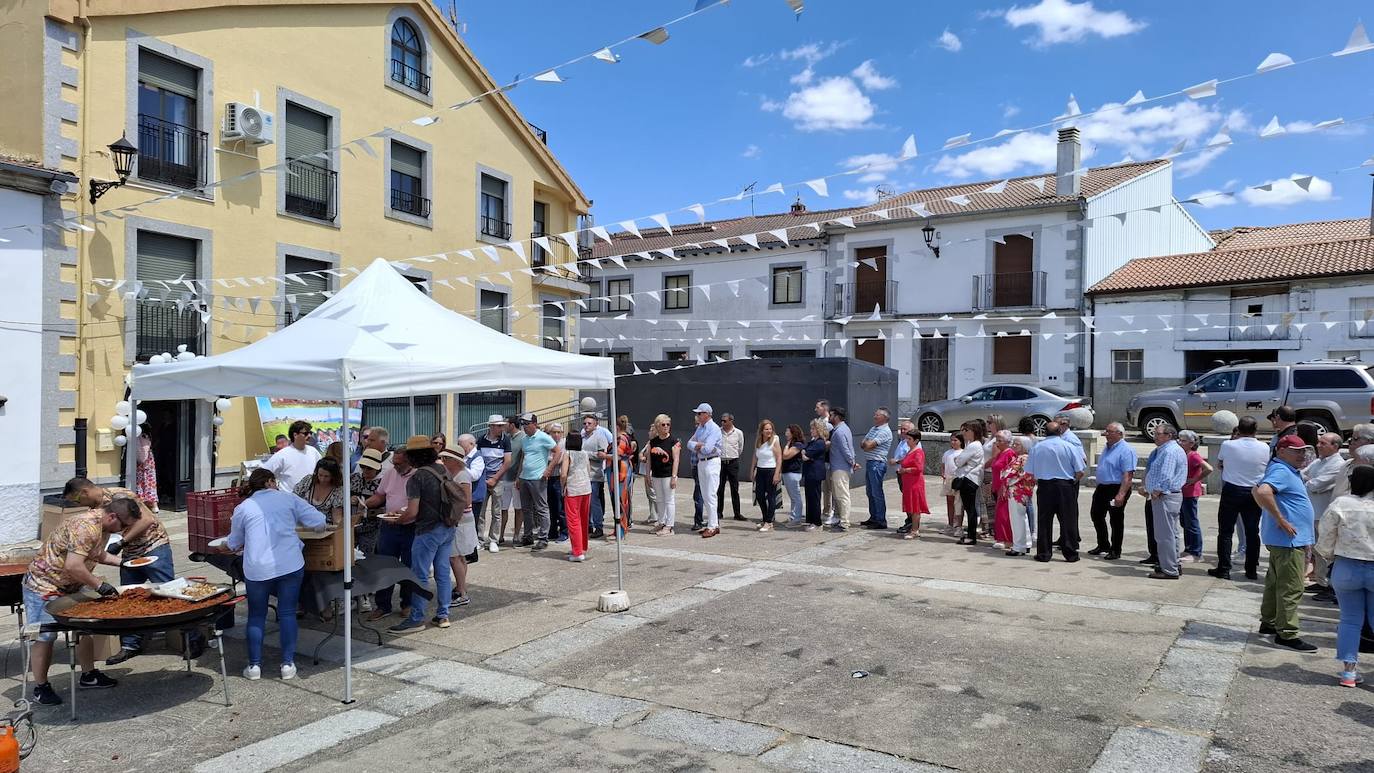 Los Santos celebra el día de la parroquia con la Primera comunión de siete niños