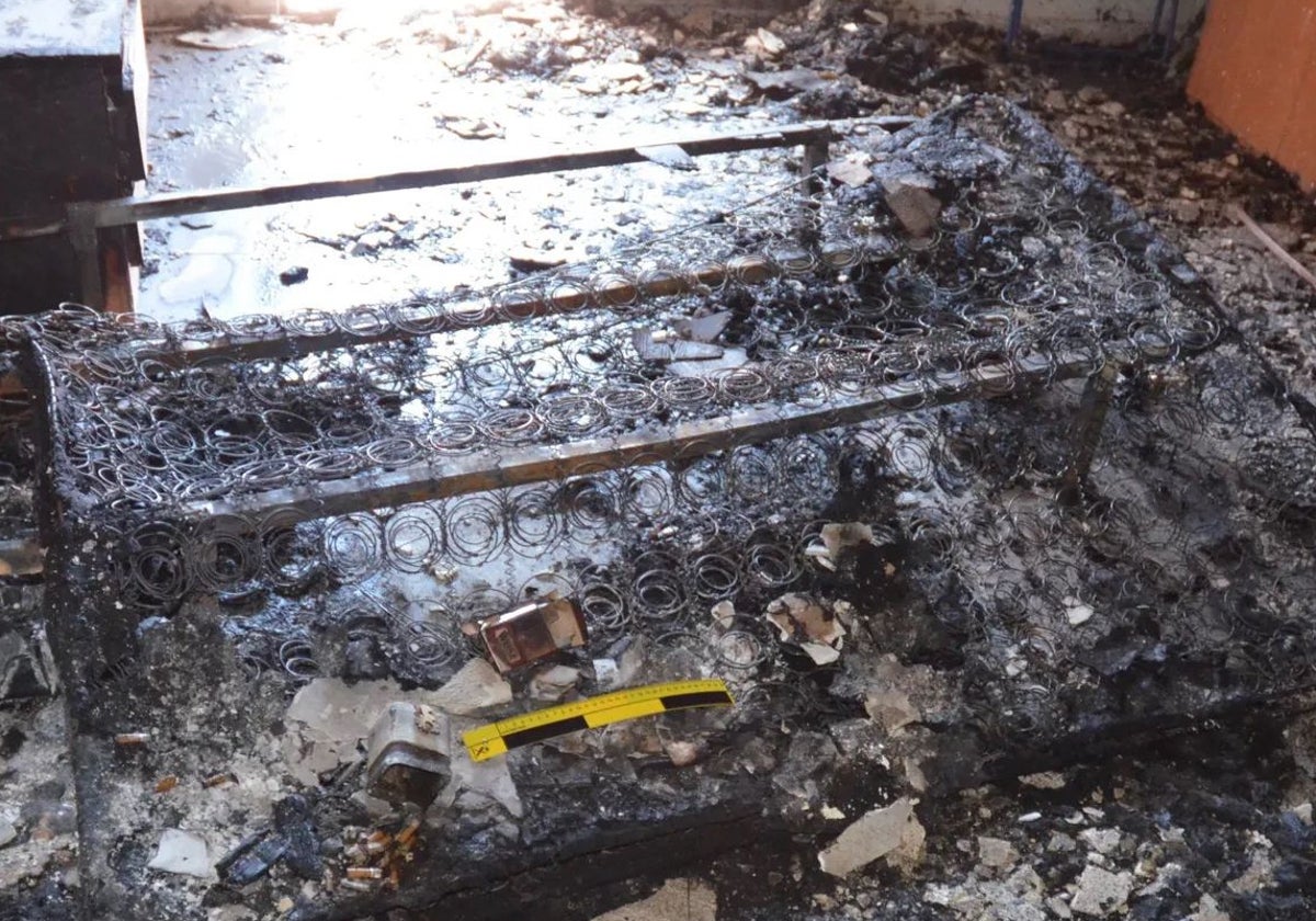 Una herida grave y un guardia civil intoxicado: balance del incendio de una vivienda en Santa Marta