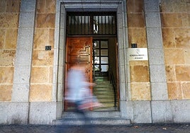 Imagen de la entrada a la Audiencia Provincial de Saolamanca.