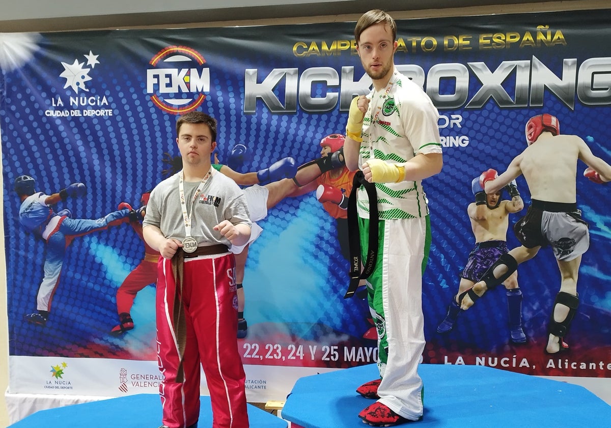 Imagen principal - Seis oros, dos platas y un bronce para la Escuela Élite en el Campeonato de España de kickboxing y muaythai