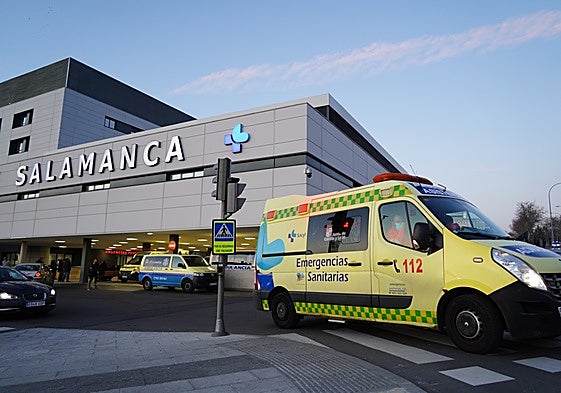 Personal sanitario de Sacyl se ha trasladado al lugar para prestar asistencia a los afectados.